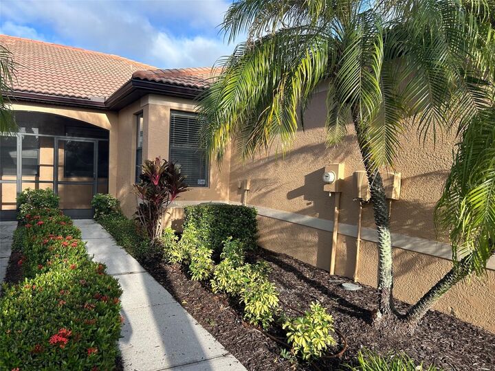Property Photo:  5716 Eden Falls Place  FL 33572 