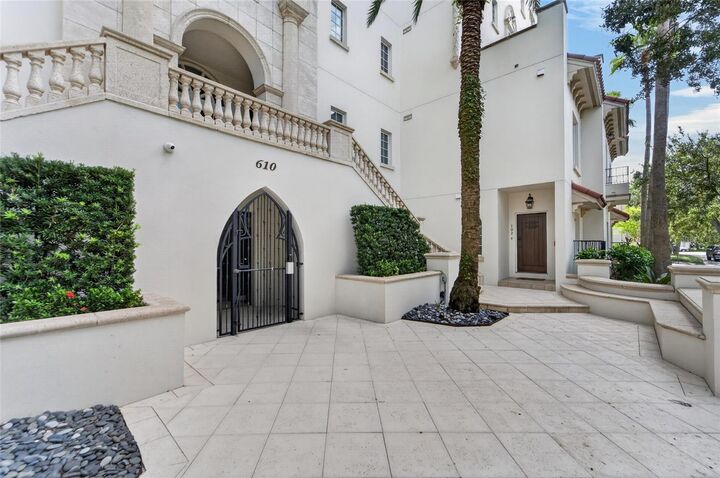 Property Photo: 610 S Rome Avenue 102 FL 33606