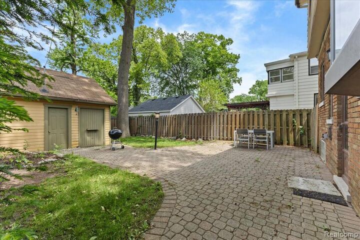 Property Photo: 43 Wellesley Drive MI 48069 1242