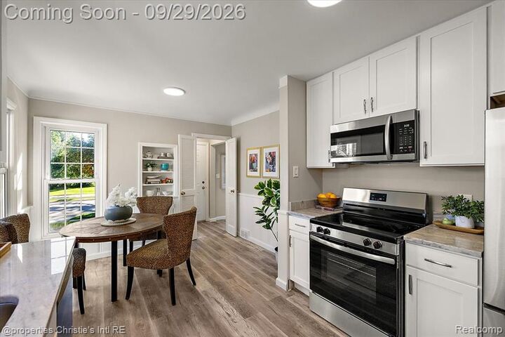 Property Photo:  1544 Hampton Road  MI 48236 1304 