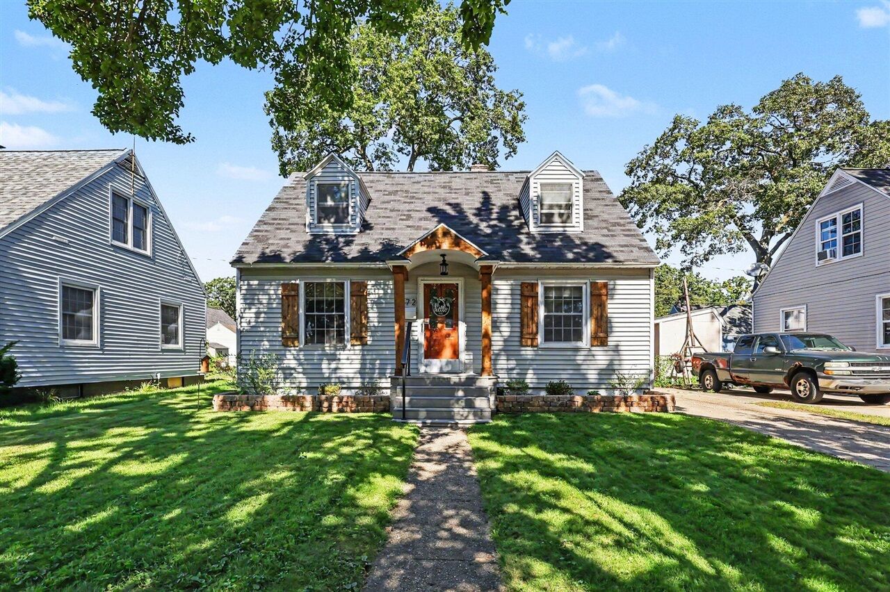Property Photo: 1472 Montague Avenue MI 49441-3129