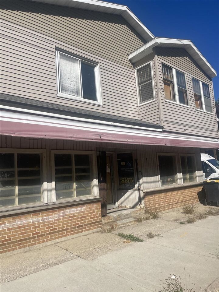 Property Photo:  701 Knapp Street  MI 49505-4274 