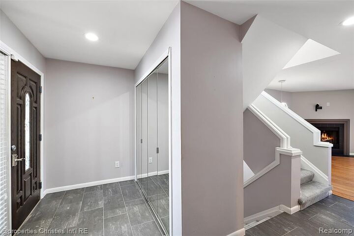 Property Photo:  701 E Lincoln Street  MI 48009 3646 
