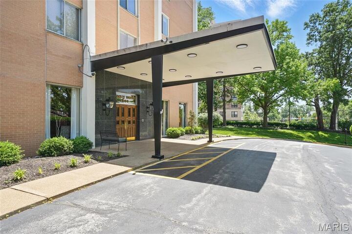Property Photo: 900 S Hanley Road 1B MO 63105