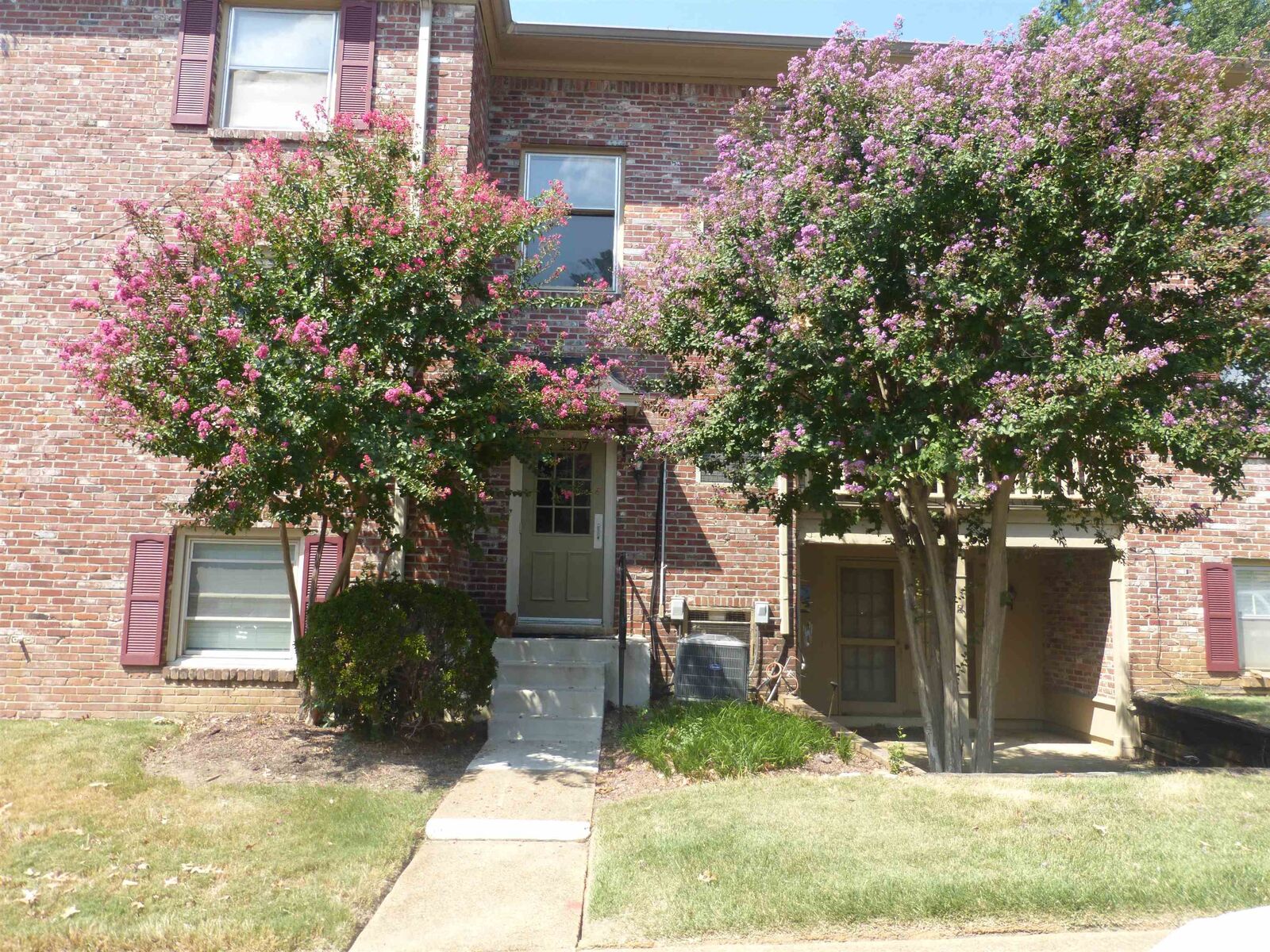 Property Photo:  1207 Chamberlain Dr 102  TN 38119 