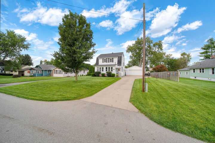 Property Photo:  826 Concord Boulevard  MI 49202 