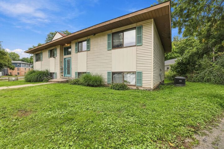 Property Photo:  822 NE Carrier Creek Boulevard NE  MI 49503 