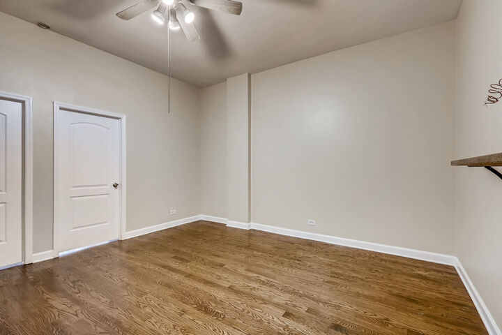 Property Photo:  7046 N Clark Street 2flr  IL 60626 
