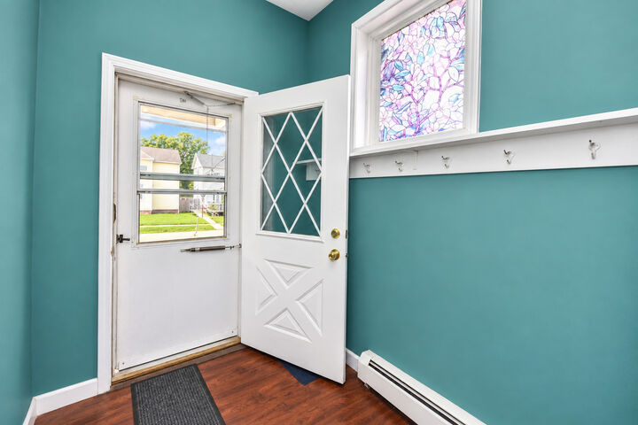 Property Photo:  608 E Mulberry Street  IL 61701 