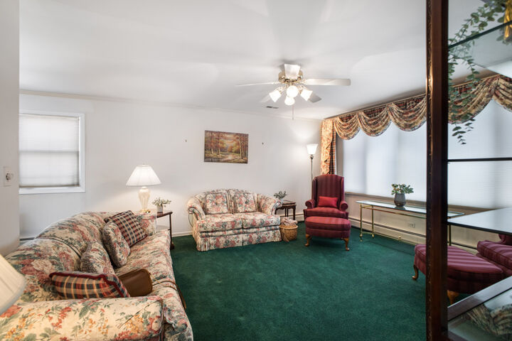 Property Photo: 1212 N Maple Avenue IL 60526