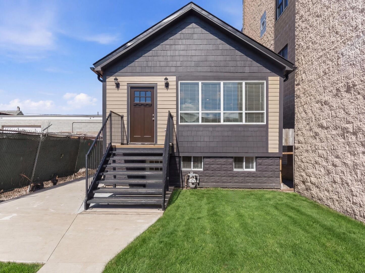 Property Photo: 638 W 47th Street IL 60609