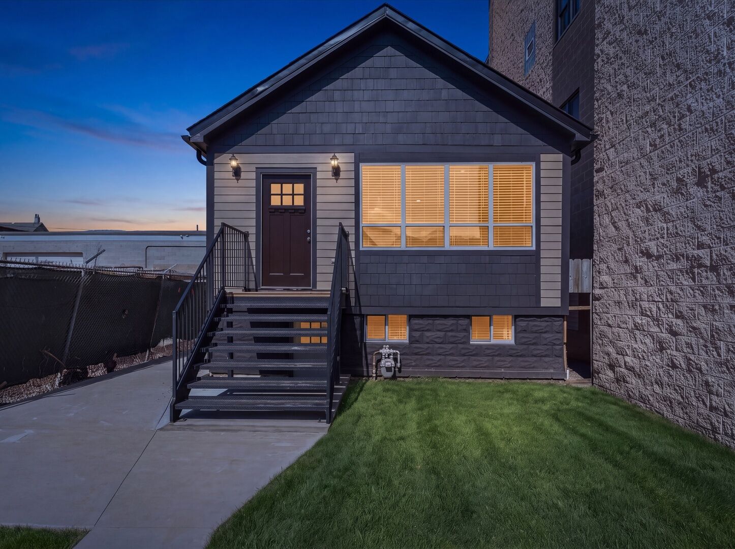 Property Photo:  638 W 47th Street  IL 60609 