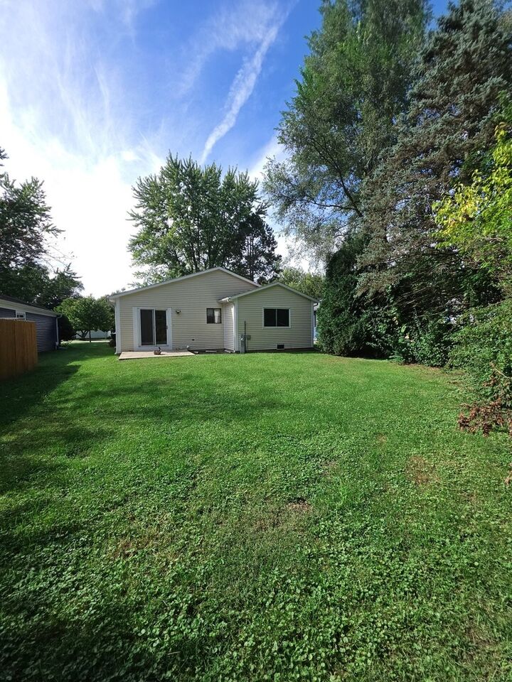 Property Photo:  47 Woodbine Drive  IL 60014 