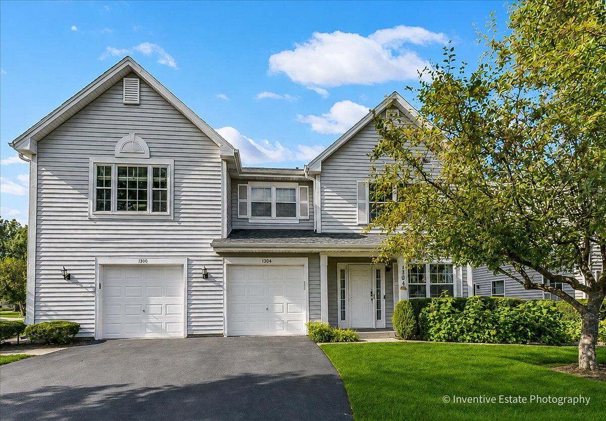 Property Photo: 1304 Orleans Drive 1304 IL 60060