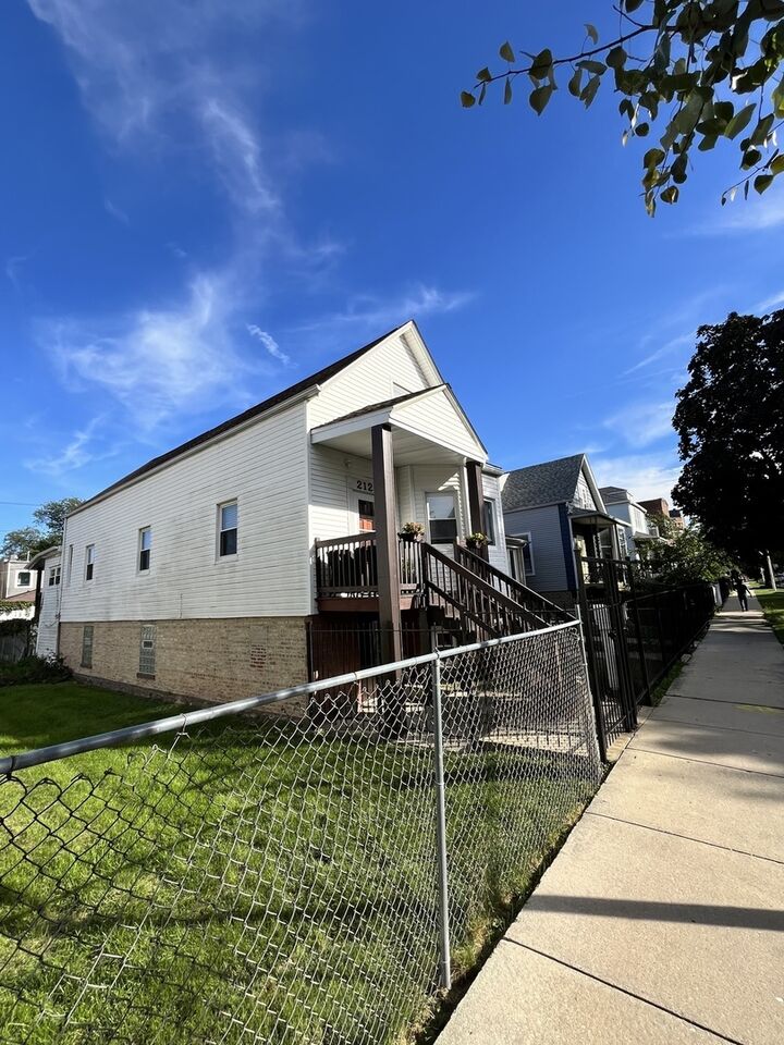 Property Photo:  2123 N Karlov Avenue  IL 60639 