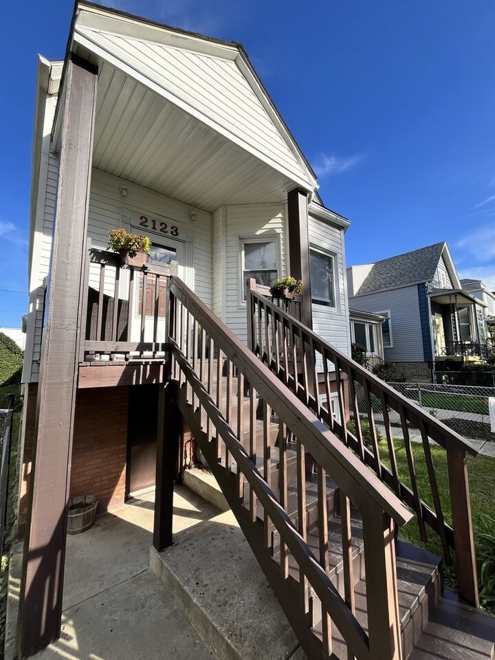 Property Photo:  2123 N Karlov Avenue  IL 60639 