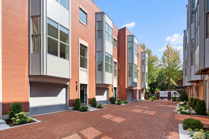 Property Photo: 2329 N Cambridge Avenue D IL 60614