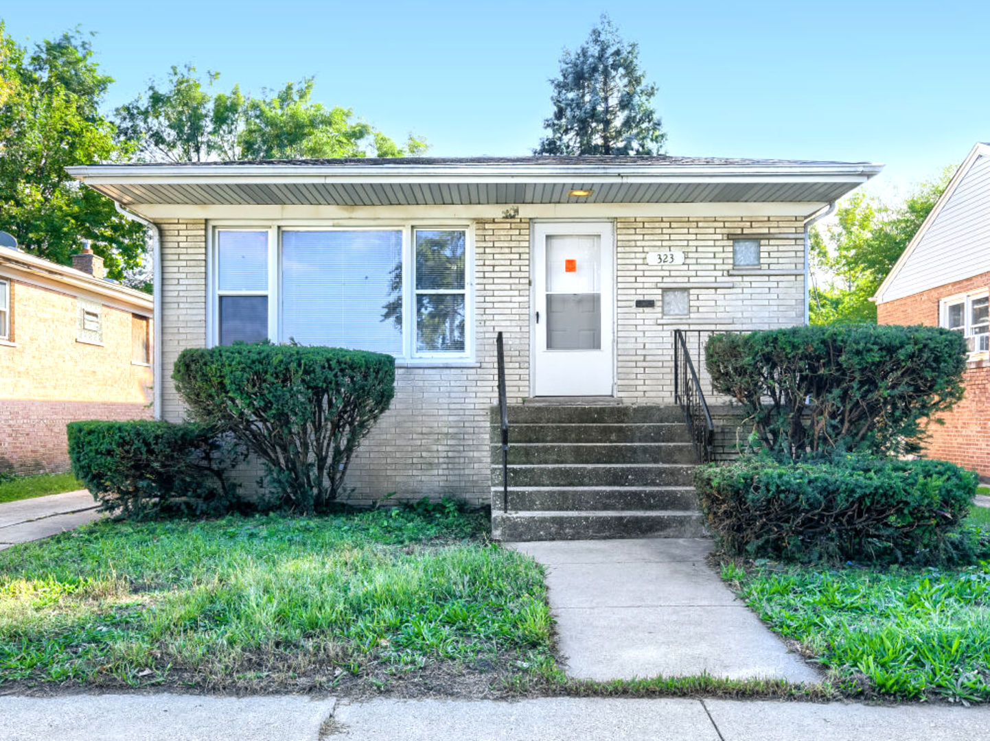 Property Photo:  323 154th Place  IL 60409 