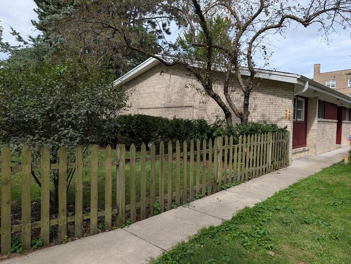 Property Photo:  1958 W Morse Avenue A  IL 60626 