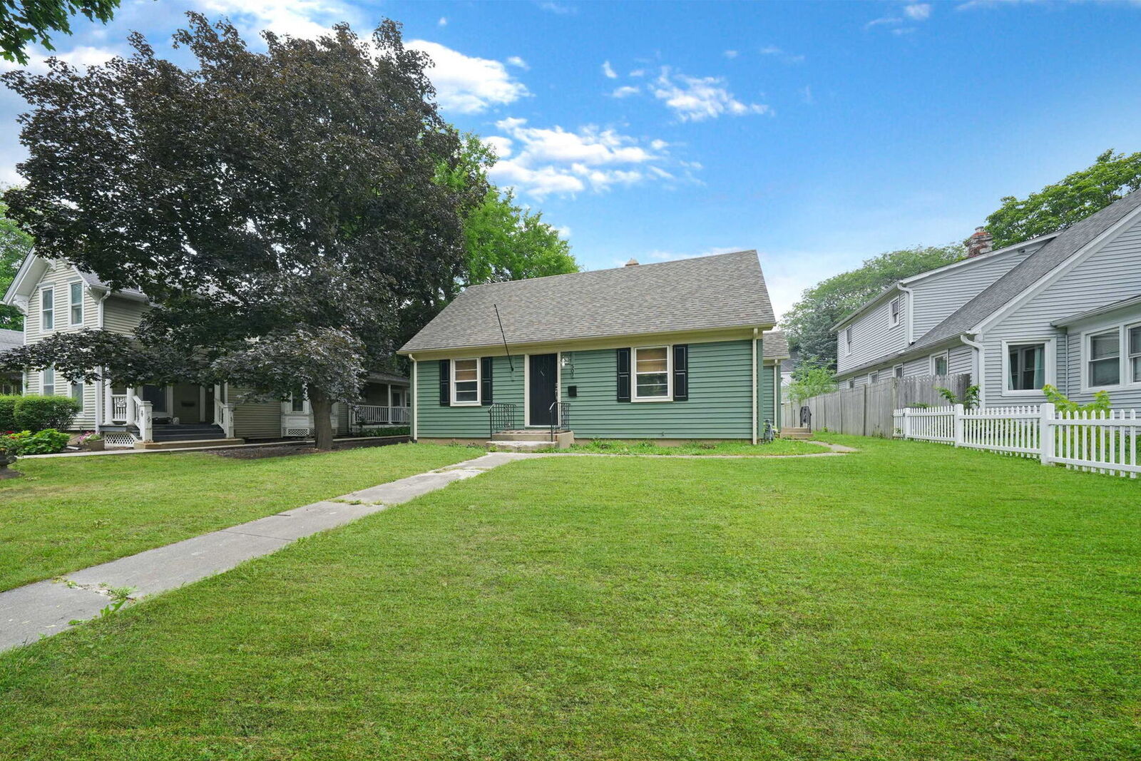Property Photo:  507 W Wesley Street 2  IL 60187 
