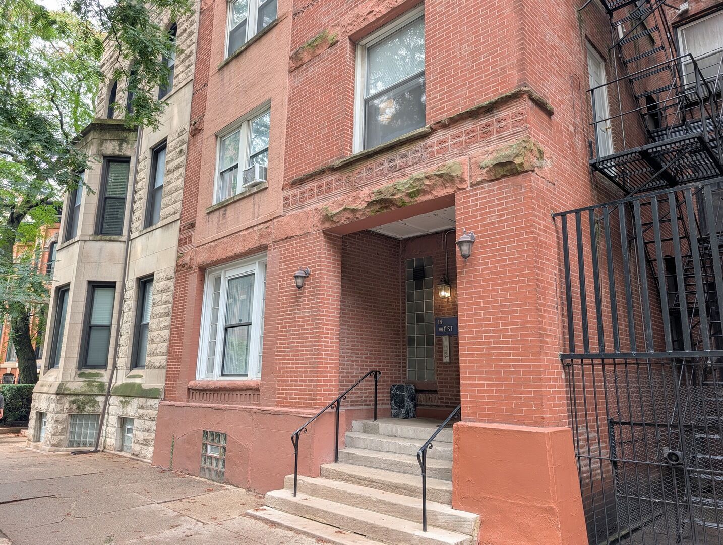 Property Photo:  14 W Chestnut Street 1M  IL 60610 