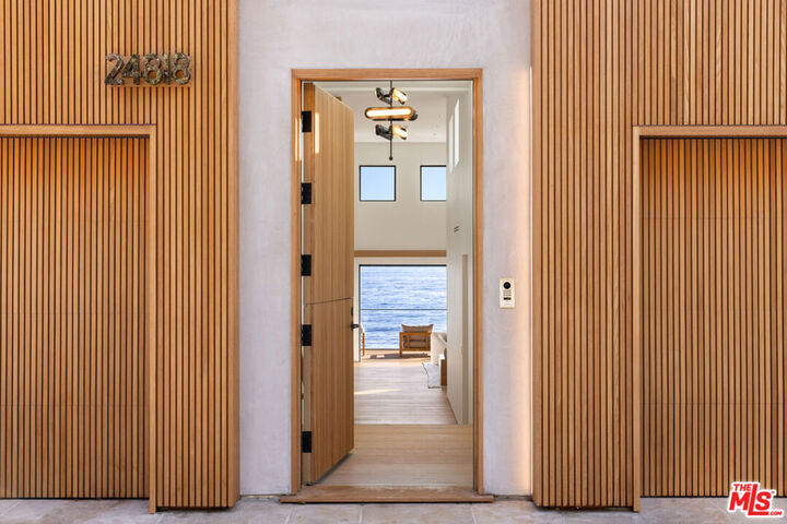 Property Photo:  24818 Malibu Road  CA 90265 