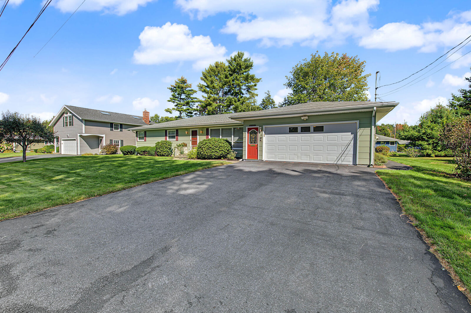 Property Photo:  19 Bonnallie Avenue  ME 04240 