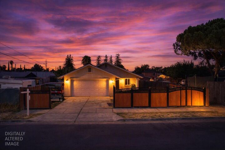 Property Photo:  2637 W Acacia  CA 95203 