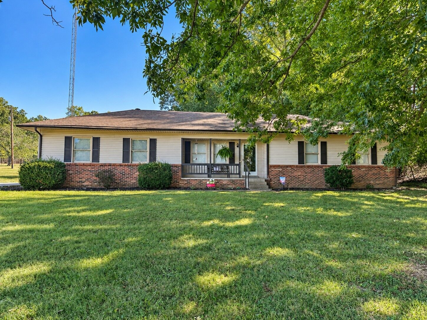 Property Photo:  456 Lakeland Dr  TN 37058 