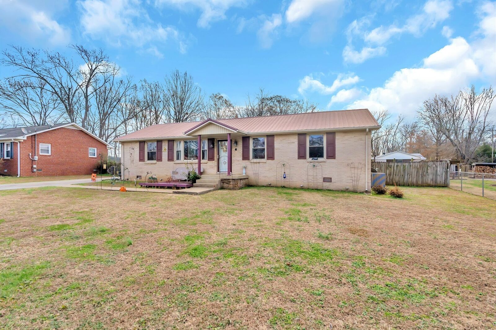 Property Photo: 6810 Longview Dr TN 37129