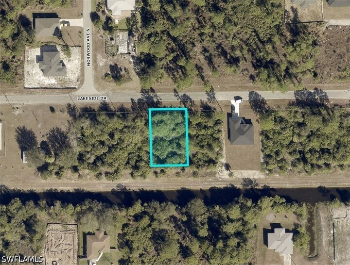Property Photo:  1010 Lakeside Drive  FL 33974 