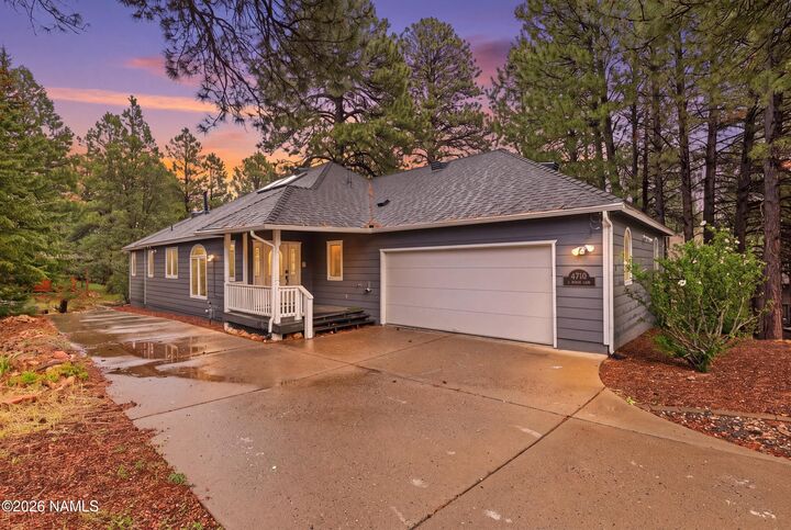 Property Photo:  4710 E Oriole Lane  AZ 86004 