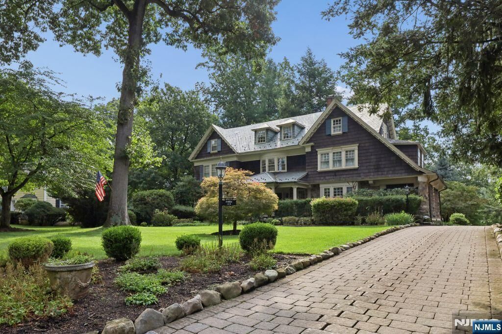 Property Photo:  105 Rensselaer Road  NJ 07021 
