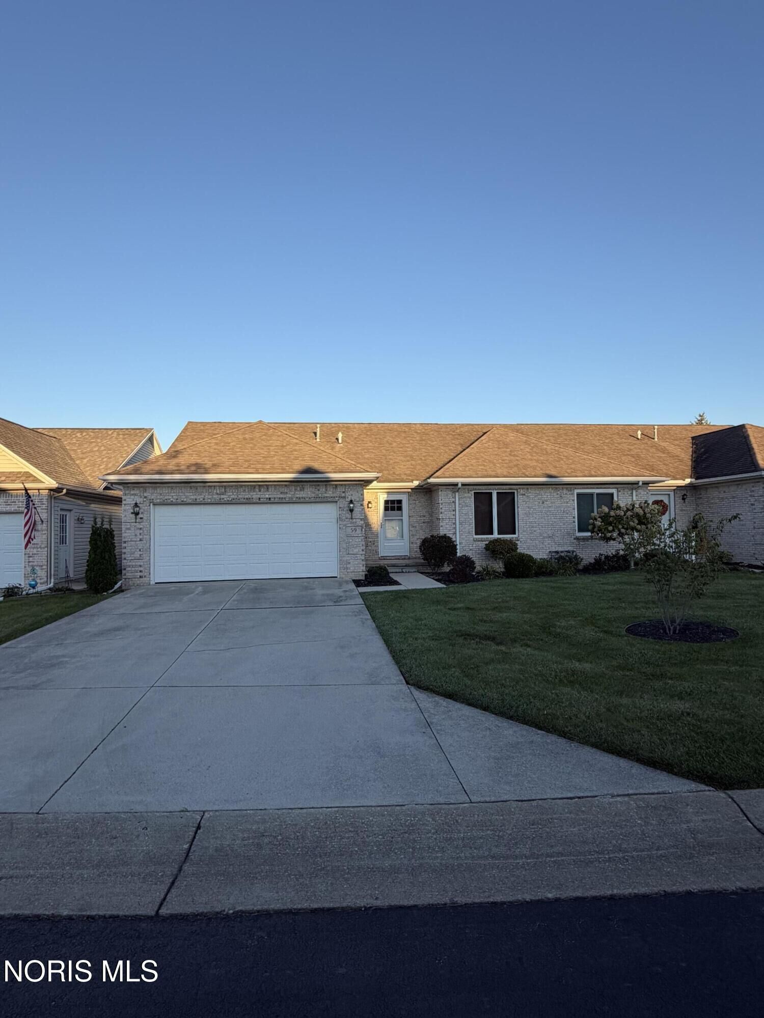 Property Photo:  59 Aynsley Landing  OH 43402 