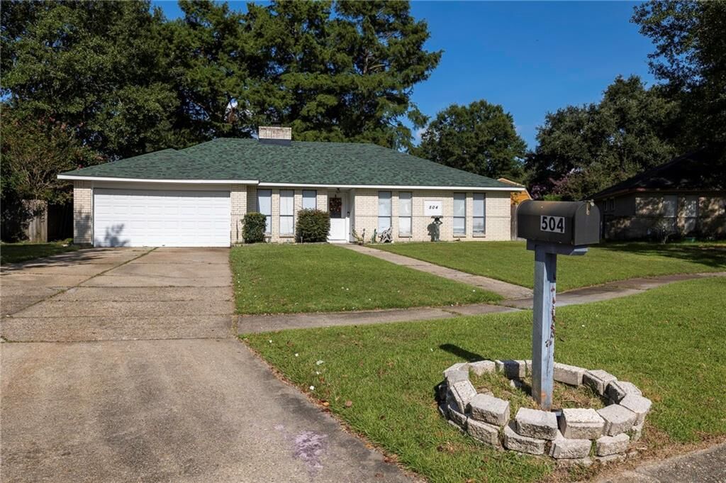 Property Photo:  504 Sherwood Court  LA 70458 
