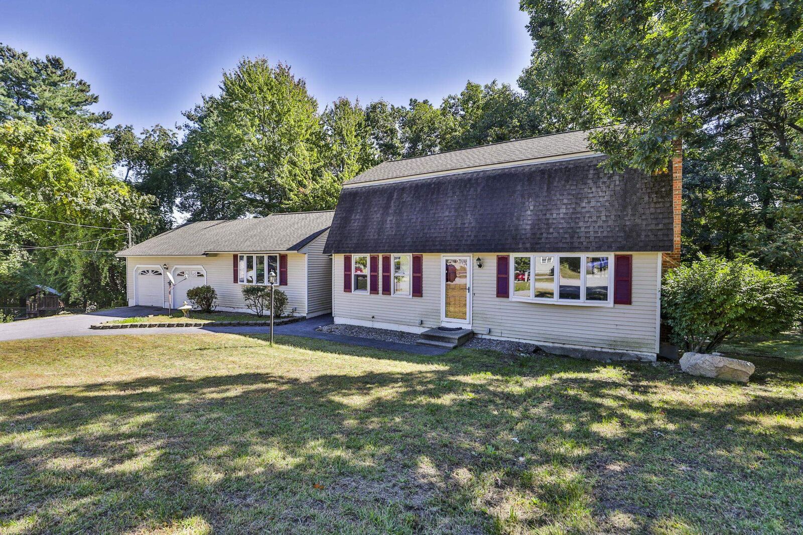 Property Photo:  16 Blueberry Lane  NH 03062 