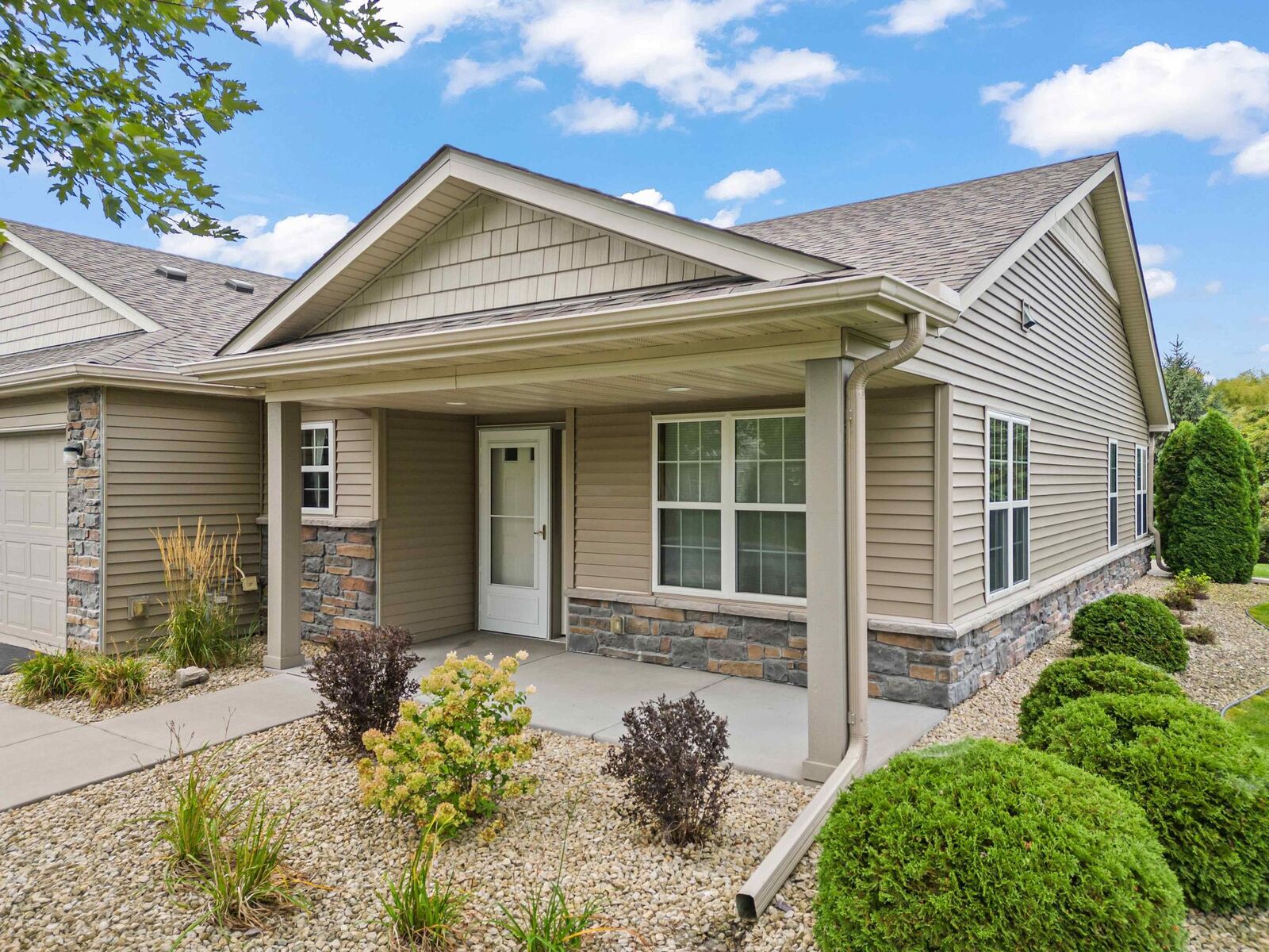Property Photo: 6481 Ojibway Path MN 55014