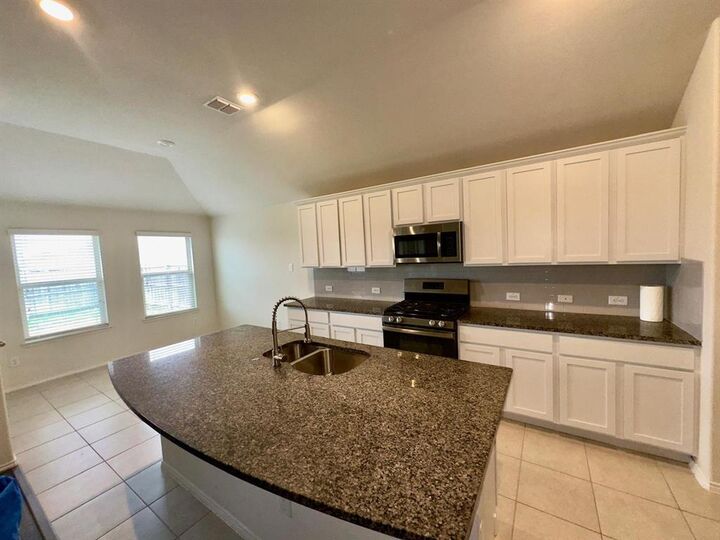 Property Photo:  505 Saguaro Drive  TX 76052 