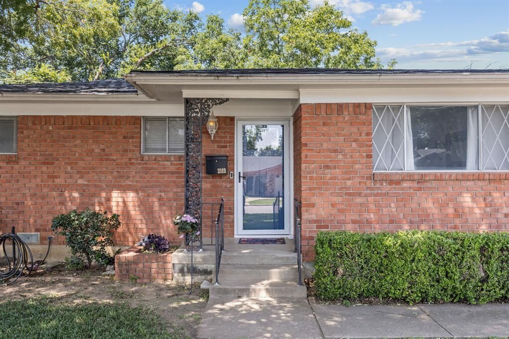 Property Photo:  2113 David Drive  TX 76111 