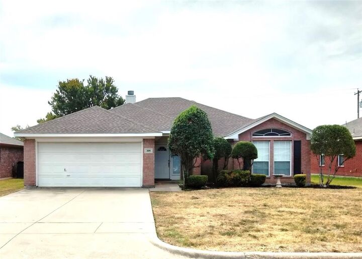 Property Photo: 309 Odell Street TX 76033