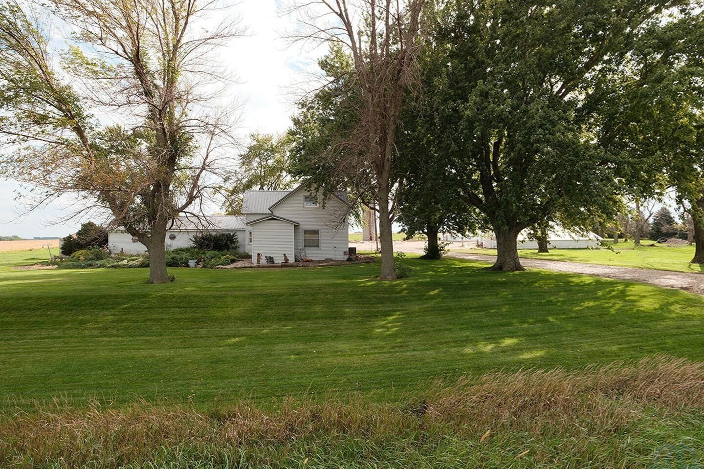 Property Photo:  2747 360th Street  IA 51247 
