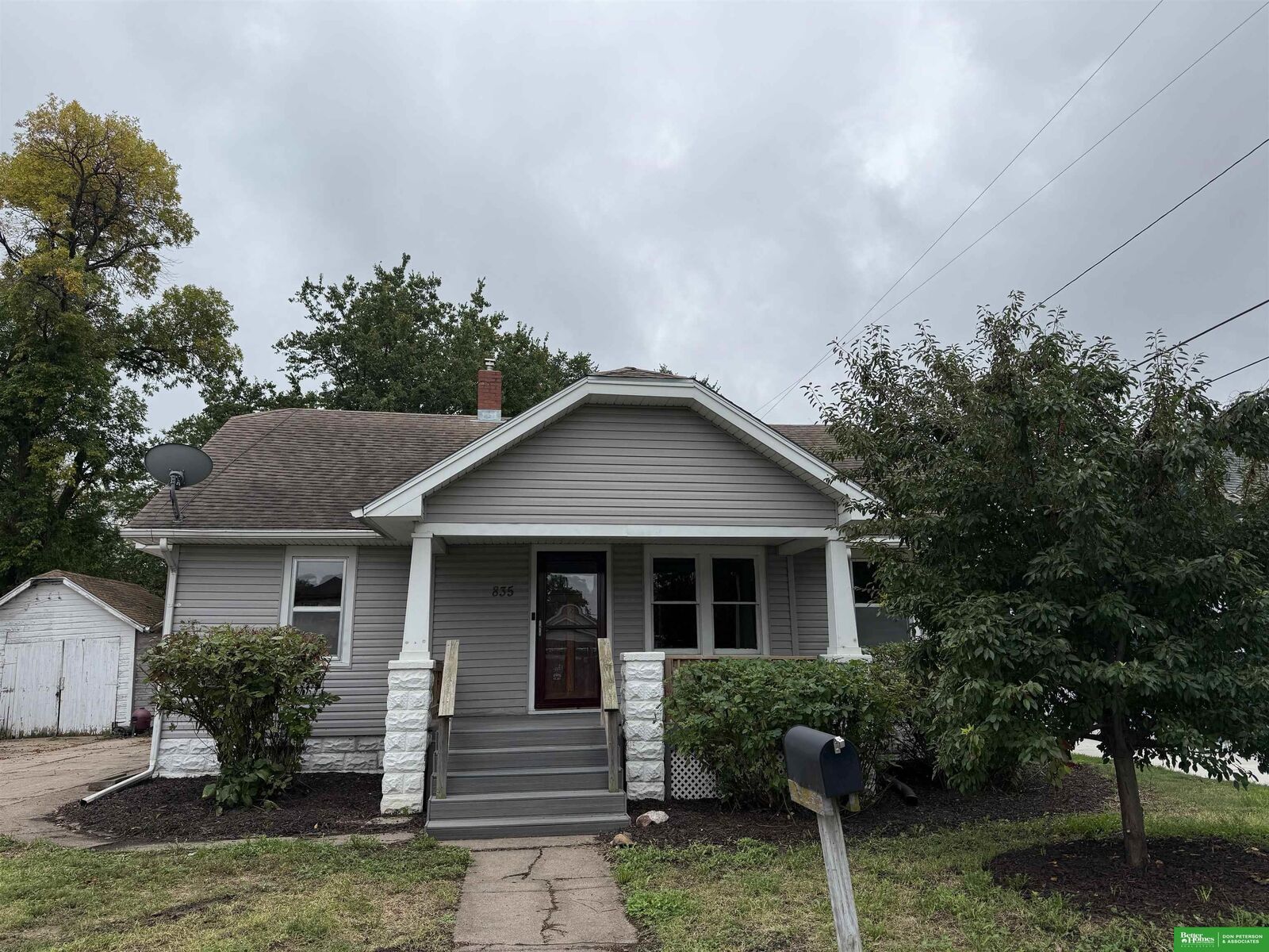 Property Photo:  835 W 8th Street  NE 68025 