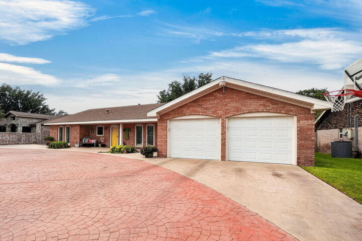 Property Photo: 4211 Kirkwood Dr TX 79762