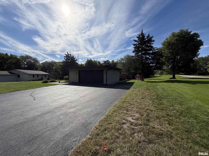 Property Photo: 2540 S Lake Storey Road IL 61401