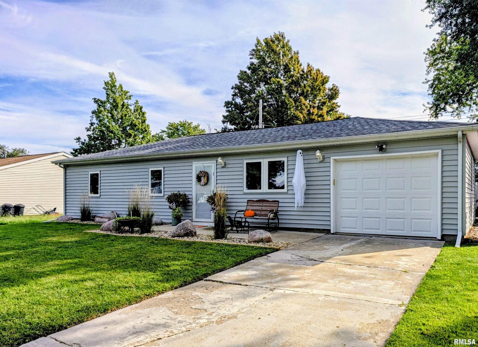 Property Photo: 34 Caliente Avenue IL 61607