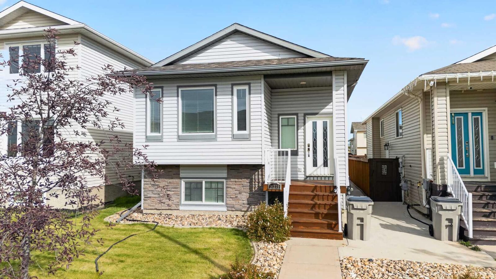 Property Photo: 10229 85A Street AB T8X 0K1