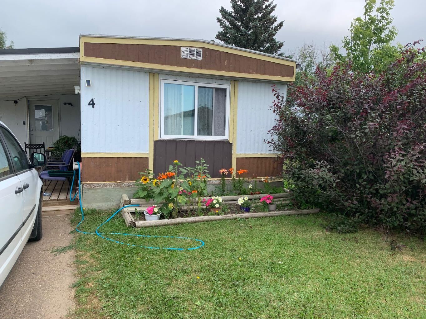 Property Photo:  #4 1 Street E  AB T0J 2J0 