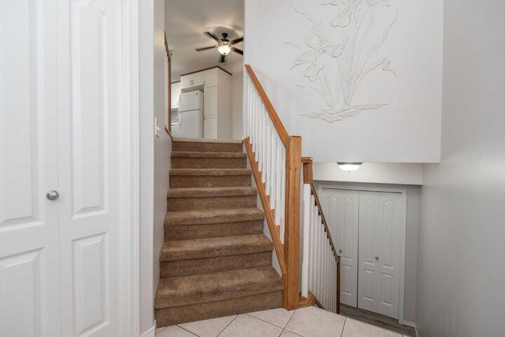 Property Photo:  4626 44 Street 5  AB T4S 1W7 