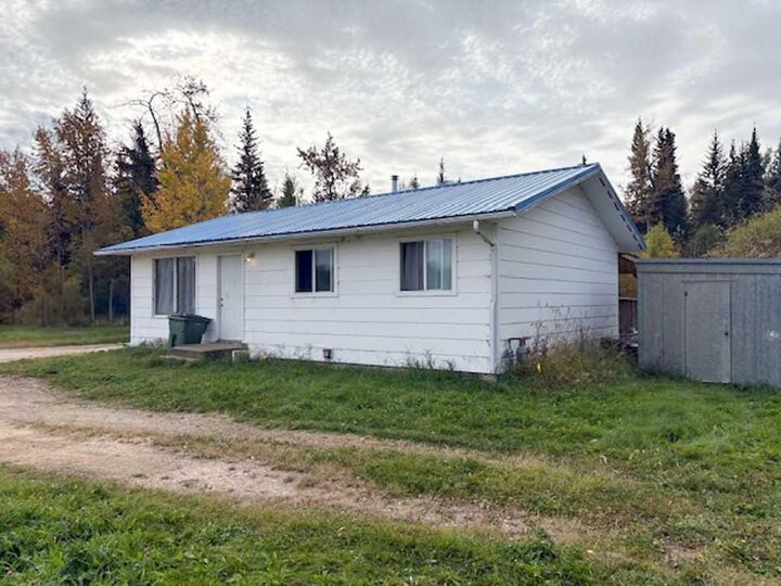 Property Photo:  1860 Calling River Road South  AB T0G 0K0 