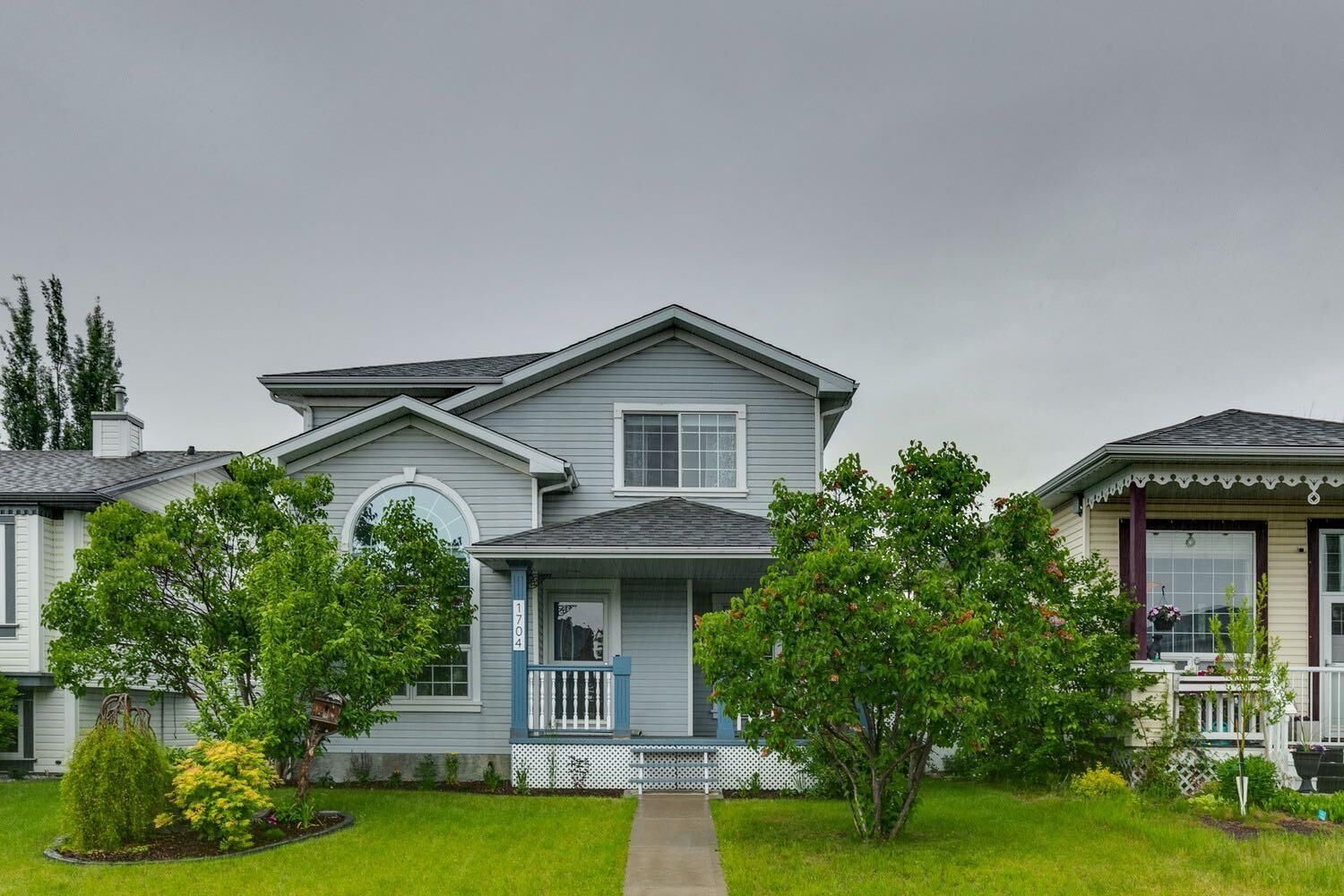 Property Photo: 1704 Woodside Boulevard NW AB T4B 2K1